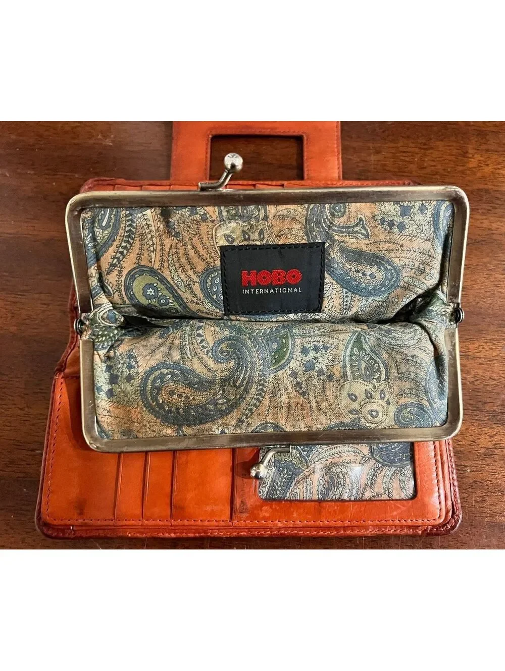 Vintage Brown Leather Wallet with Magnetic Closure and Multiple Card Slots